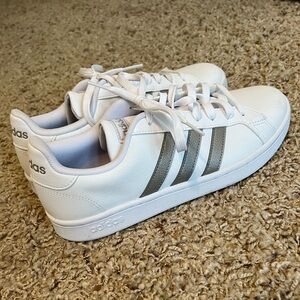 Adidas Sneakers